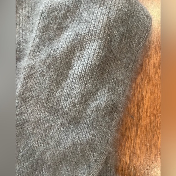 C.T. Plage Limited-Edition Raccoon Fur Brushed Knit Sweater – Grey – Size 36 - Picture 6 of 13